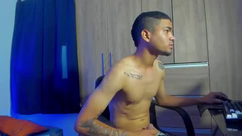tayron_boy online show from November 10, 2025, 8:19 pm