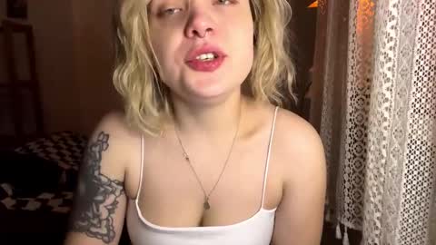 Snapshot of tease_me_now_2025 chatting on November 16, 2025, 5:07 pm Mia online show from November 16, 2025, 5:07 pm