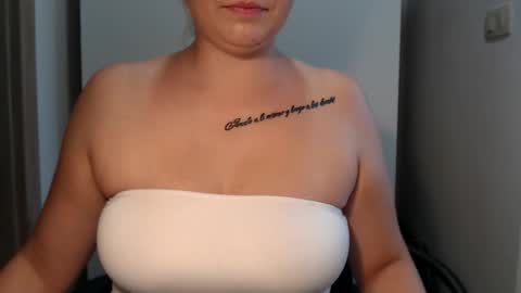 Snapshot of teeyara_ chatting on September 23, 2025, 11:35 am Teeyara  online show from September 23, 2025, 11:35 am
