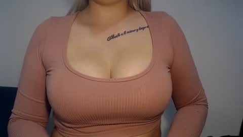 Snapshot of teeyara_ chatting on October 18, 2025, 9:26 pm Teeyara  online show from October 18, 2025, 9:26 pm