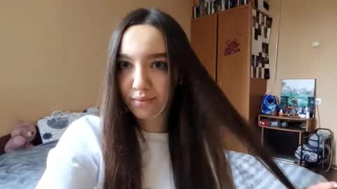 Kimi online show from December 1, 2025, 11:48 am