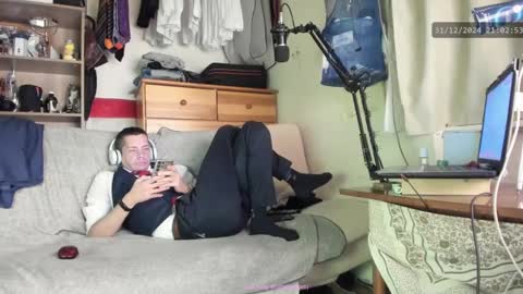 Snapshot of telepaticman chatting on December 31, 2024, 8:02 pm Virg Lszl online show from December 31, 2024, 8:02 pm