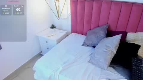 Snapshot of tessa_sinclaire chatting on October 1, 2025, 9:32 pm TERESA online show from October 1, 2025, 9:32 pm