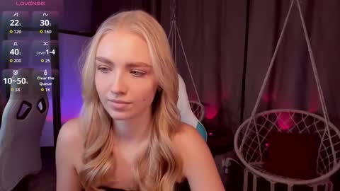 Snapshot of tessahamilton chatting on November 21, 2025, 9:19 am TessaHamilton online show from November 21, 2025, 9:19 am