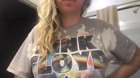 Snapshot of texas_blonde chatting on October 3, 2025, 12:40 am Daphne Summers online show from October 3, 2025, 12:40 am