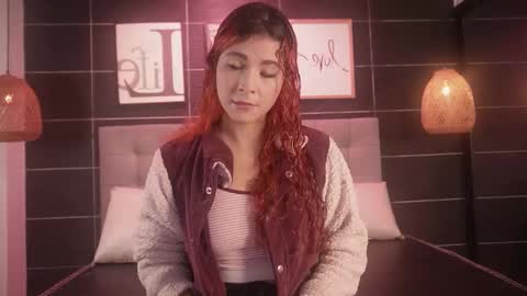 Thalia online show from November 14, 2025, 12:26 pm