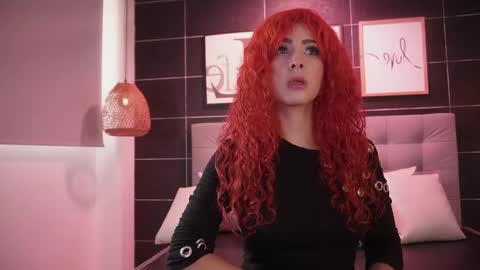 Thalia online show from November 26, 2025, 12:17 pm