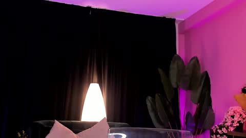 Aisha online show from November 19, 2025, 4:56 am