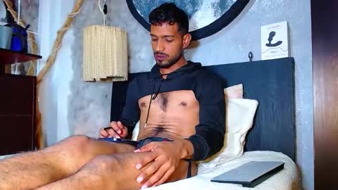 the dog lian online show from November 12, 2025, 3:01 pm