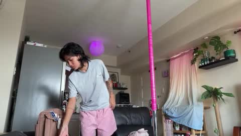 Snapshot of the_emmarouge chatting on September 19, 2025, 2:13 am the_emmarouge online show from September 19, 2025, 2:13 am