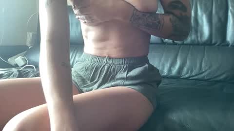 Snapshot of the_emmarouge chatting on October 2, 2025, 12:50 am the_emmarouge online show from October 2, 2025, 12:50 am