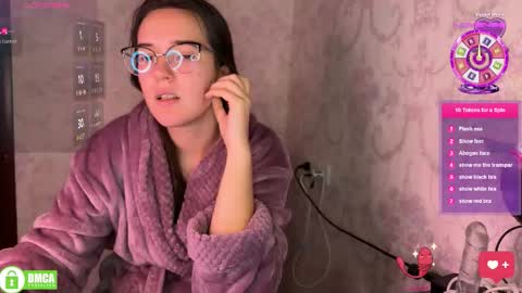 Snapshot of the_princese chatting on November 17, 2025, 11:38 am Alice online show from November 17, 2025, 11:38 am