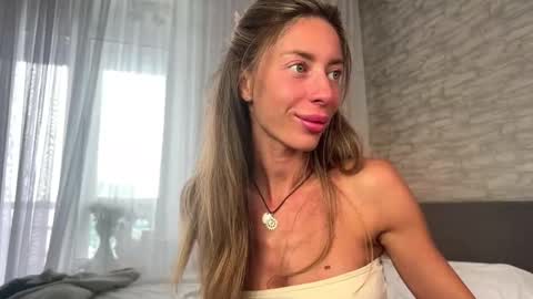 Snapshot of thearte1 chatting on September 10, 2025, 12:49 pm J online show from September 10, 2025, 12:49 pm