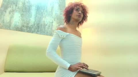 Snapshot of thee_queen1 chatting on October 27, 2025, 5:00 am thee_queen1 online show from October 27, 2025, 5:00 am