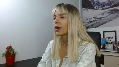 Snapshot of thegodmother_gh chatting on November 4, 2025, 3:27 am Peyton online show from November 4, 2025, 3:27 am