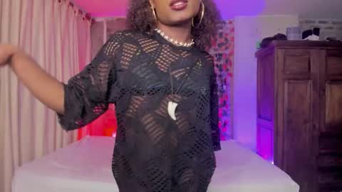 Snapshot of thegoldenbitch chatting on September 25, 2025, 1:31 am Goldie online show from September 25, 2025, 1:31 am