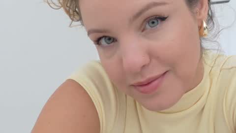 Snapshot of theislandgirl chatting on November 28, 2025, 5:59 pm Lily Marie online show from November 28, 2025, 5:59 pm