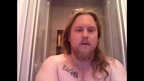 thenewdude1992 online show from October 16, 2025, 6:31 pm