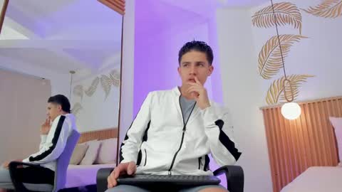 Snapshot of theohawke_ chatting on December 27, 2024, 11:28 am THEO- MATEO online show from December 27, 2024, 11:28 am