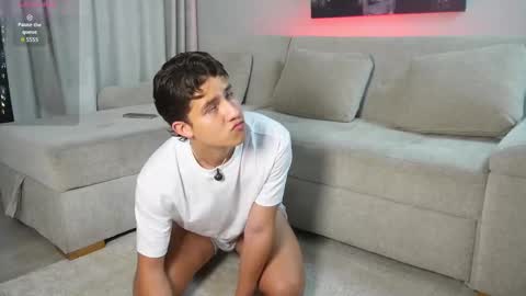  THEO- MATEO  online show from November 5, 2025, 11:05 pm