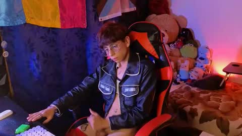 Snapshot of theprince_red chatting on October 7, 2025, 10:18 pm Matt independent model online show from October 7, 2025, 10:18 pm