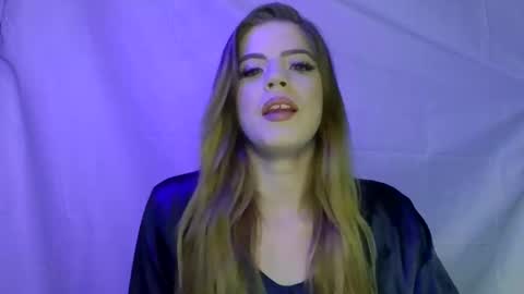 Snapshot of therealsummerbreeze chatting on December 15, 2025, 9:13 am newgirl blonde pawg stripper online show from December 15, 2025, 9:13 am