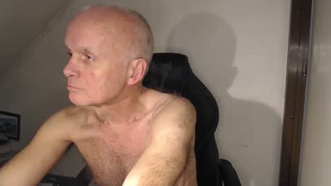 NudeDJ online show from December 4, 2025, 8:34 am