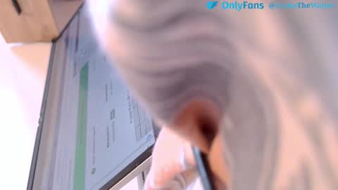 Snapshot of thewaiter2025 chatting on December 3, 2025, 8:34 am The Waiter online show from December 3, 2025, 8:34 am