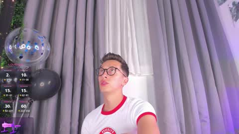 SanThiago online show from December 2, 2025, 1:44 am