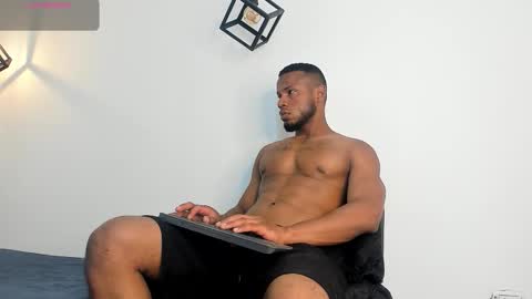 Snapshot of thiagosantos_ chatting on September 21, 2025, 6:26 am Thiago Instagram   online show from September 21, 2025, 6:26 am