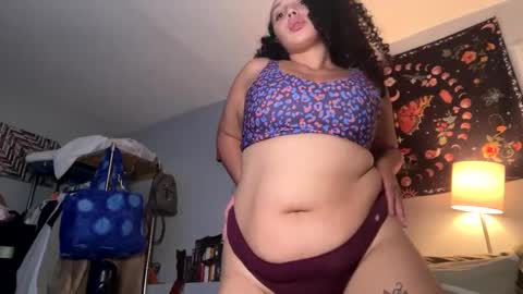 Snapshot of thickncurly88 chatting on September 29, 2025, 9:19 pm Thickncurly online show from September 29, 2025, 9:19 pm
