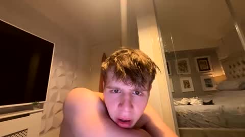 Snapshot of thickny0ung chatting on October 17, 2025, 8:00 pm thickny0ung online show from October 17, 2025, 8:00 pm