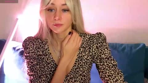 Snapshot of thief_of_hearts_ chatting on September 17, 2025, 11:23 am thief_of_hearts_ online show from September 17, 2025, 11:23 am