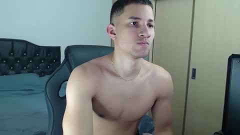 thin_tommy11 online show from January 15, 2025, 11:08 pm