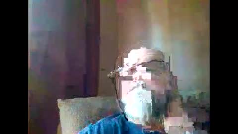 Snapshot of thisguy374 chatting on December 24, 2024, 2:01 pm thisguy374 online show from December 24, 2024, 2:01 pm