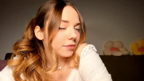 Snapshot of thisisamelia chatting on February 2, 2025, 4:00 pm Amelia  shows on mondays fridays and sundays  if anything changes im giving updates on my fansly  online show from February 2, 2025, 4:00 pm