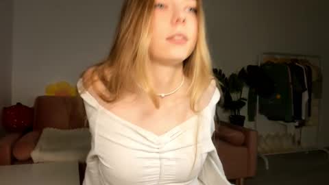 Snapshot of thisisamelia chatting on March 9, 2025, 5:06 pm Amelia  shows on mondays fridays and sundays  if anything changes im giving updates on my fansly  online show from March 9, 2025, 5:06 pm