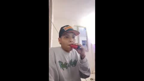 Snapshot of thomas27f chatting on October 23, 2025, 2:44 am thomas27f online show from October 23, 2025, 2:44 am