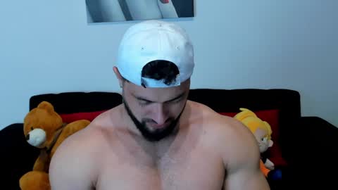 Snapshot of thomas_brandon chatting on January 19, 2025, 1:32 am Thomas Brandon online show from January 19, 2025, 1:32 am