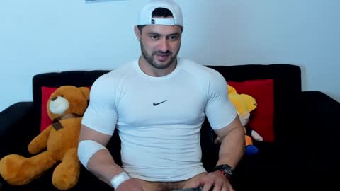 Snapshot of thomas_brandon chatting on January 28, 2025, 4:18 am Thomas Brandon online show from January 28, 2025, 4:18 am
