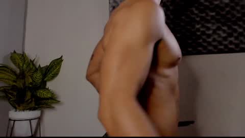 Snapshot of thomas_eliotts chatting on January 18, 2025, 11:11 pm Thomas Eliott independent model online show from January 18, 2025, 11:11 pm