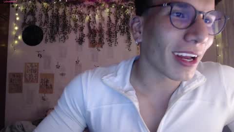 Snapshot of thomas_fuckboy chatting on December 6, 2024, 3:41 am Thomas Grey online show from December 6, 2024, 3:41 am