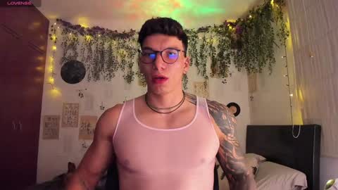 Snapshot of thomas_fuckboy chatting on January 24, 2025, 4:48 am Thomas Grey online show from January 24, 2025, 4:48 am