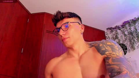 Snapshot of thomas_fuckboy chatting on February 8, 2025, 9:46 am Thomas Grey online show from February 8, 2025, 9:46 am