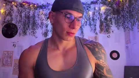 Snapshot of thomas_fuckboy chatting on February 19, 2025, 9:17 am Thomas Grey online show from February 19, 2025, 9:17 am