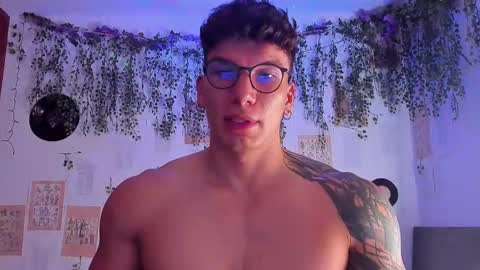 Snapshot of thomas_fuckboy chatting on March 4, 2025, 12:01 pm Thomas Grey online show from March 4, 2025, 12:01 pm