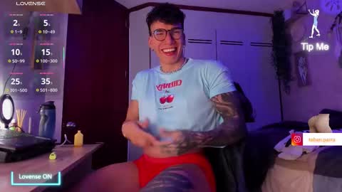 Snapshot of thomas_fuckboy chatting on October 12, 2025, 2:43 am Thomas Grey online show from October 12, 2025, 2:43 am