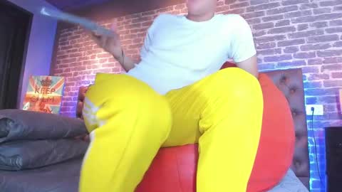 Snapshot of thomas_may4rs chatting on February 21, 2025, 4:18 am ---Thomas--- online show from February 21, 2025, 4:18 am