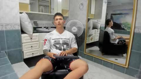 Snapshot of thomas_moon_ chatting on September 11, 2025, 12:05 pm Thomas online show from September 11, 2025, 12:05 pm