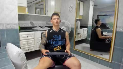 Snapshot of thomas_moon_ chatting on September 12, 2025, 12:05 pm Thomas online show from September 12, 2025, 12:05 pm